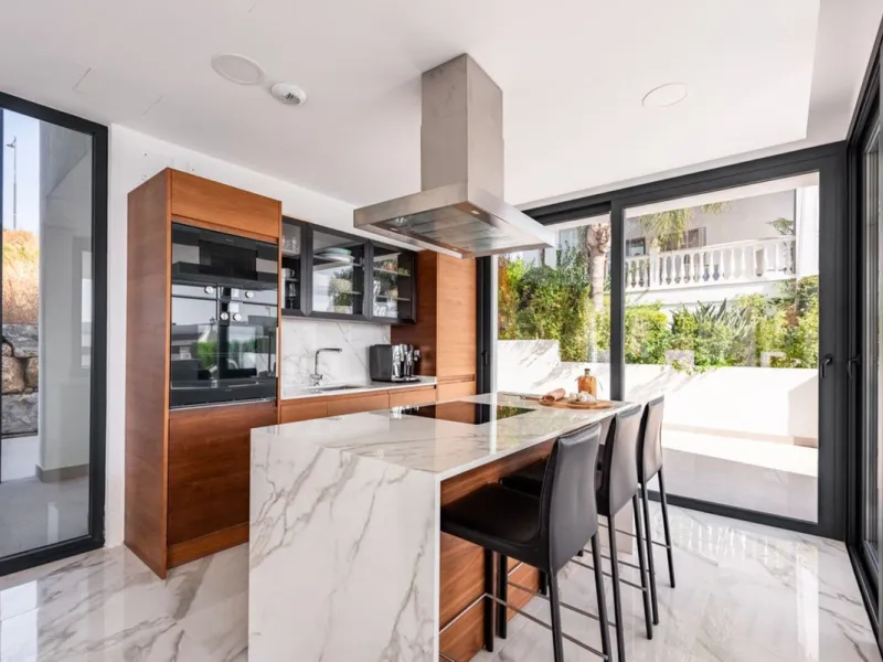 Modern Luxury Villa with Panoramic Golf & Sea Views in Estepona
