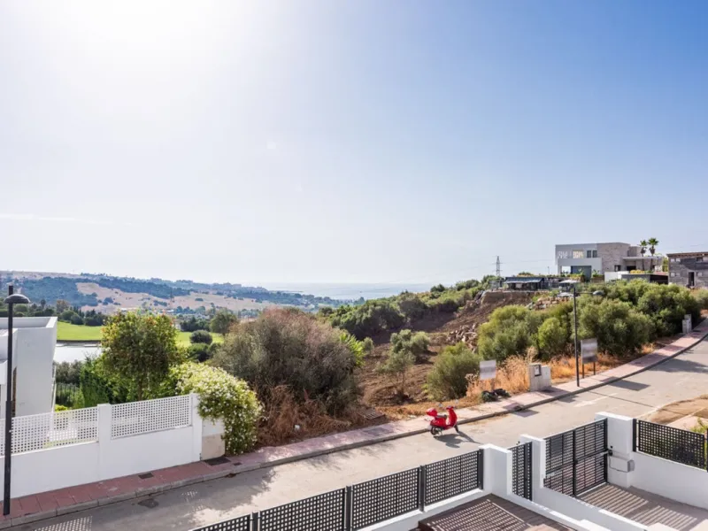 Modern Luxury Villa with Panoramic Golf & Sea Views in Estepona
