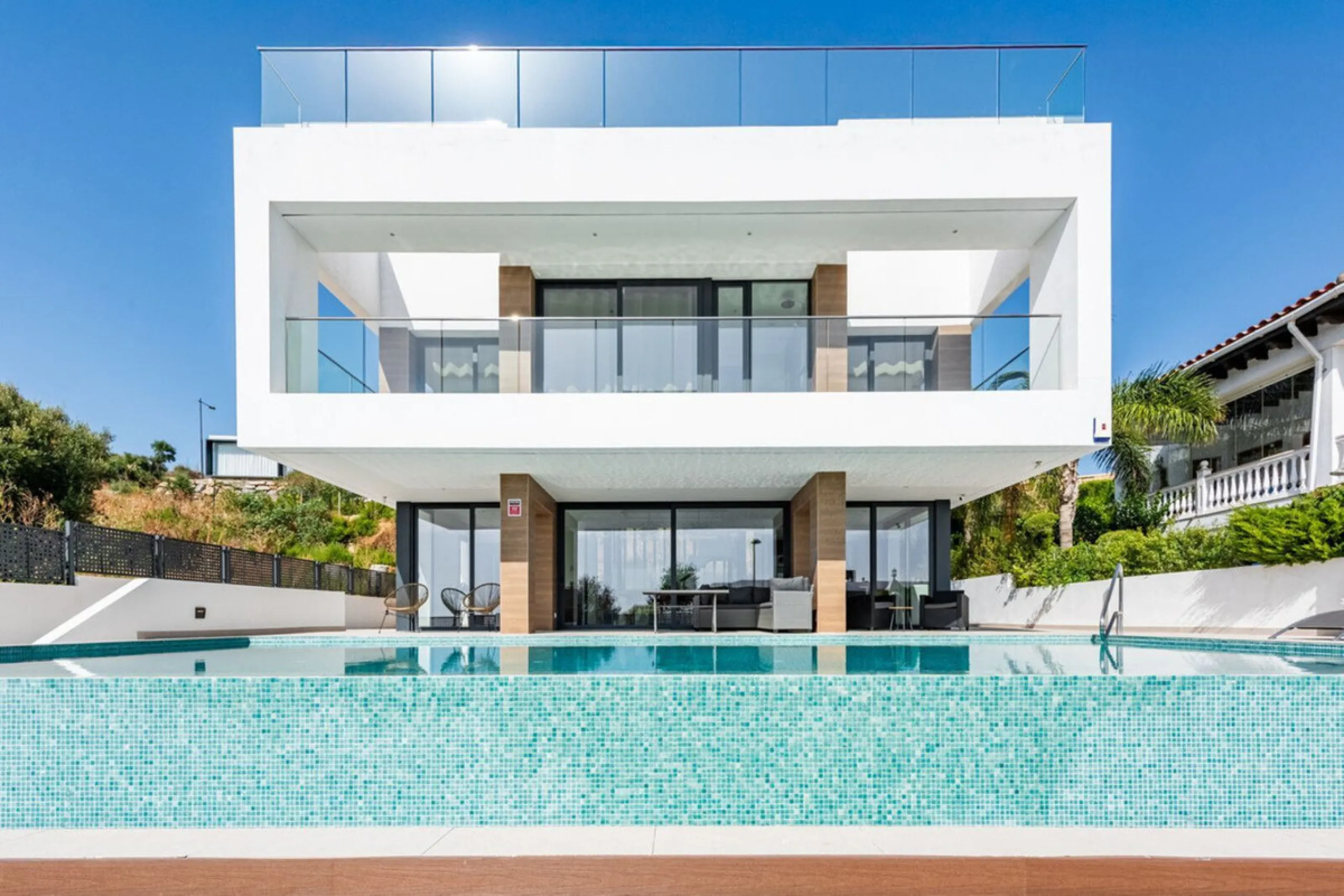 Modern Luxury Villa with Panoramic Golf & Sea Views in Estepona