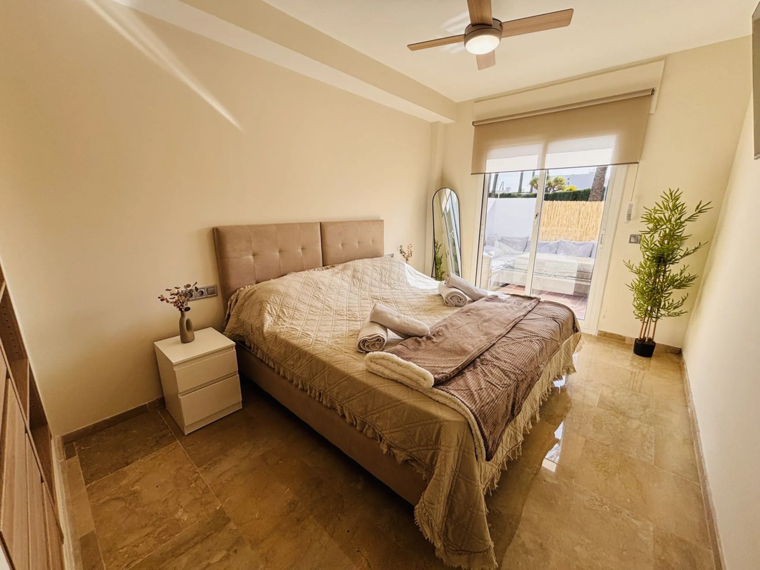 Apartment - Ground Floor Apartment в продаже в Manilva, Málaga. В доме 3 спален и 2 ванных комнат. Площадь дома 157 м²