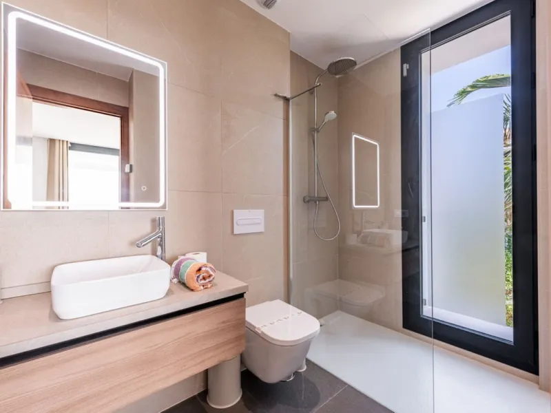 Modern Luxury Villa with Panoramic Golf & Sea Views in Estepona