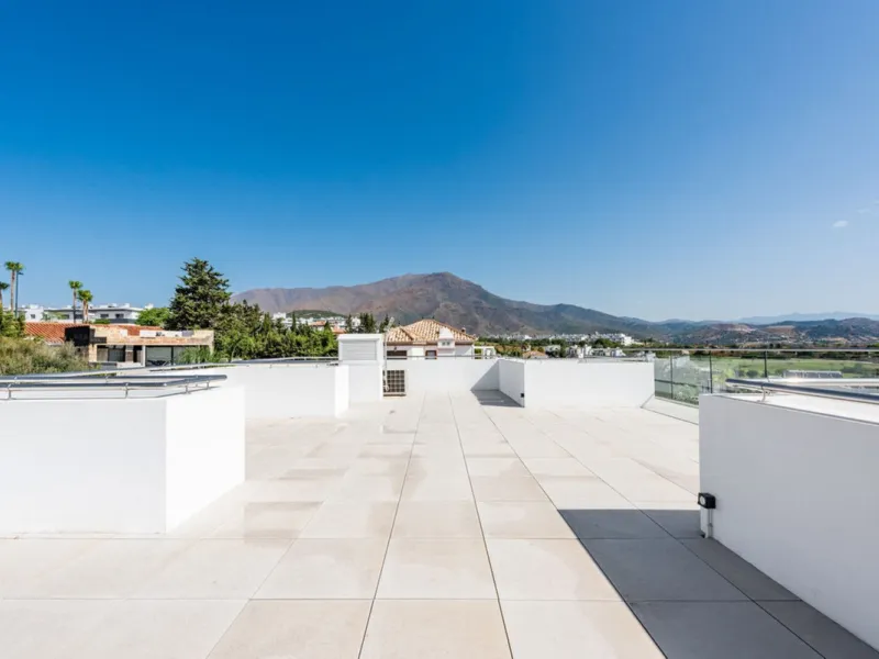 Modern Luxury Villa with Panoramic Golf & Sea Views in Estepona