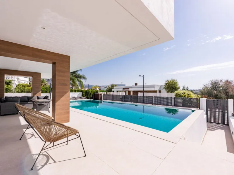 Modern Luxury Villa with Panoramic Golf & Sea Views in Estepona