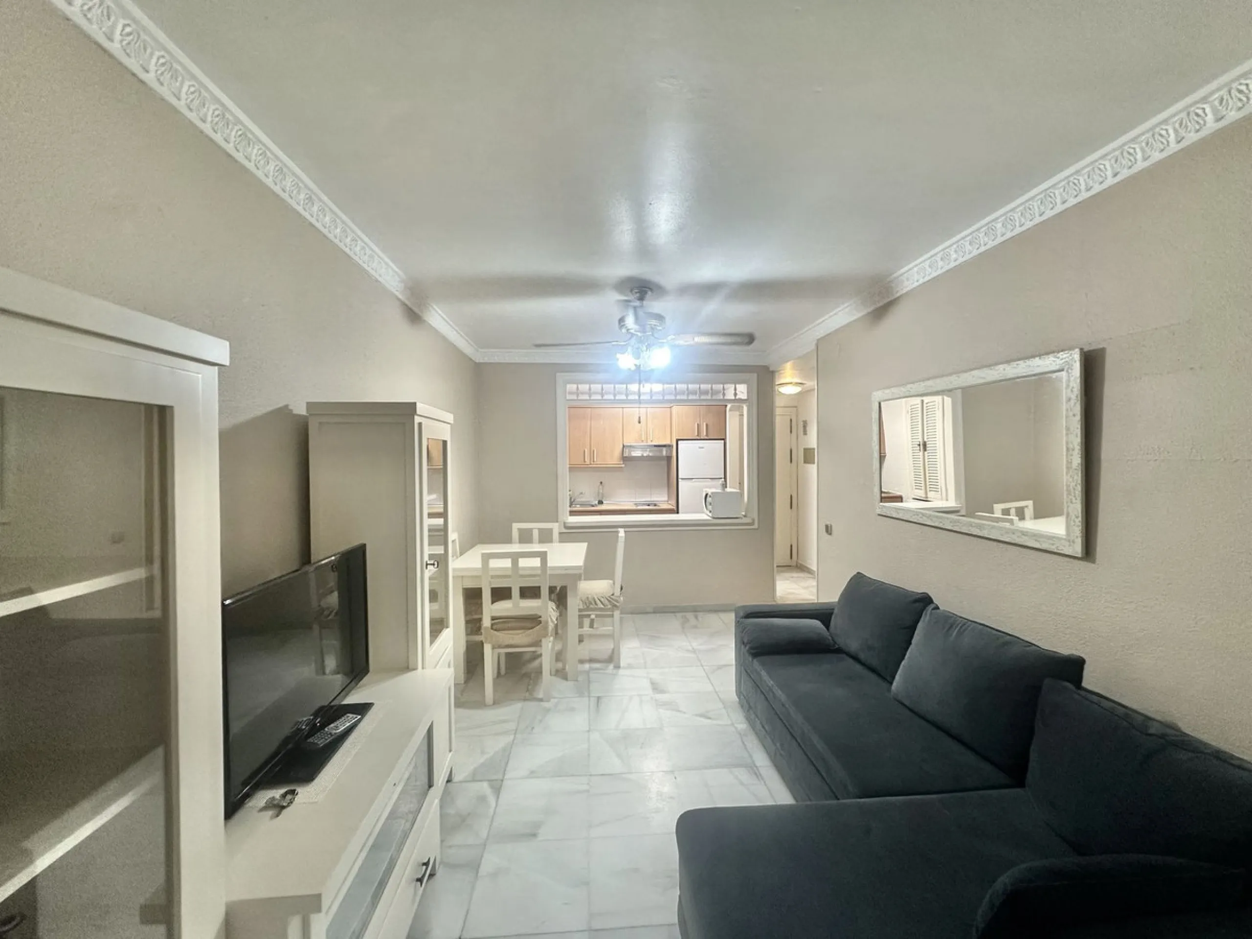 BEACHSIDE GROUND FLOOR APARTMENT – REFORM OPPORTUNITY IN MARBELLA DEL MAR WITH TOURIST LICENSE AND LPO