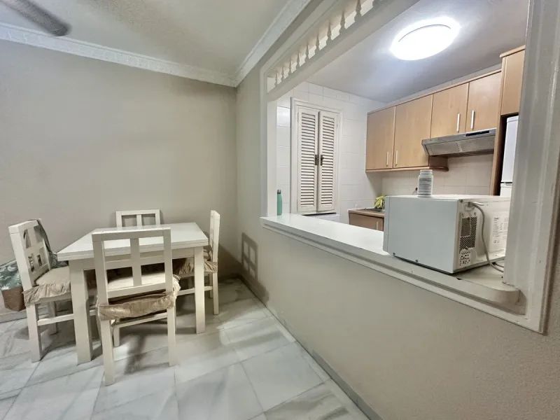 BEACHSIDE GROUND FLOOR APARTMENT – REFORM OPPORTUNITY IN MARBELLA DEL MAR WITH TOURIST LICENSE AND LPO