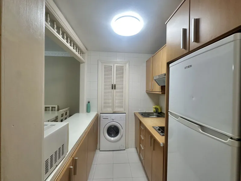 BEACHSIDE GROUND FLOOR APARTMENT – REFORM OPPORTUNITY IN MARBELLA DEL MAR WITH TOURIST LICENSE AND LPO