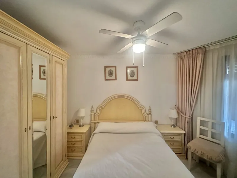 BEACHSIDE GROUND FLOOR APARTMENT – REFORM OPPORTUNITY IN MARBELLA DEL MAR WITH TOURIST LICENSE AND LPO