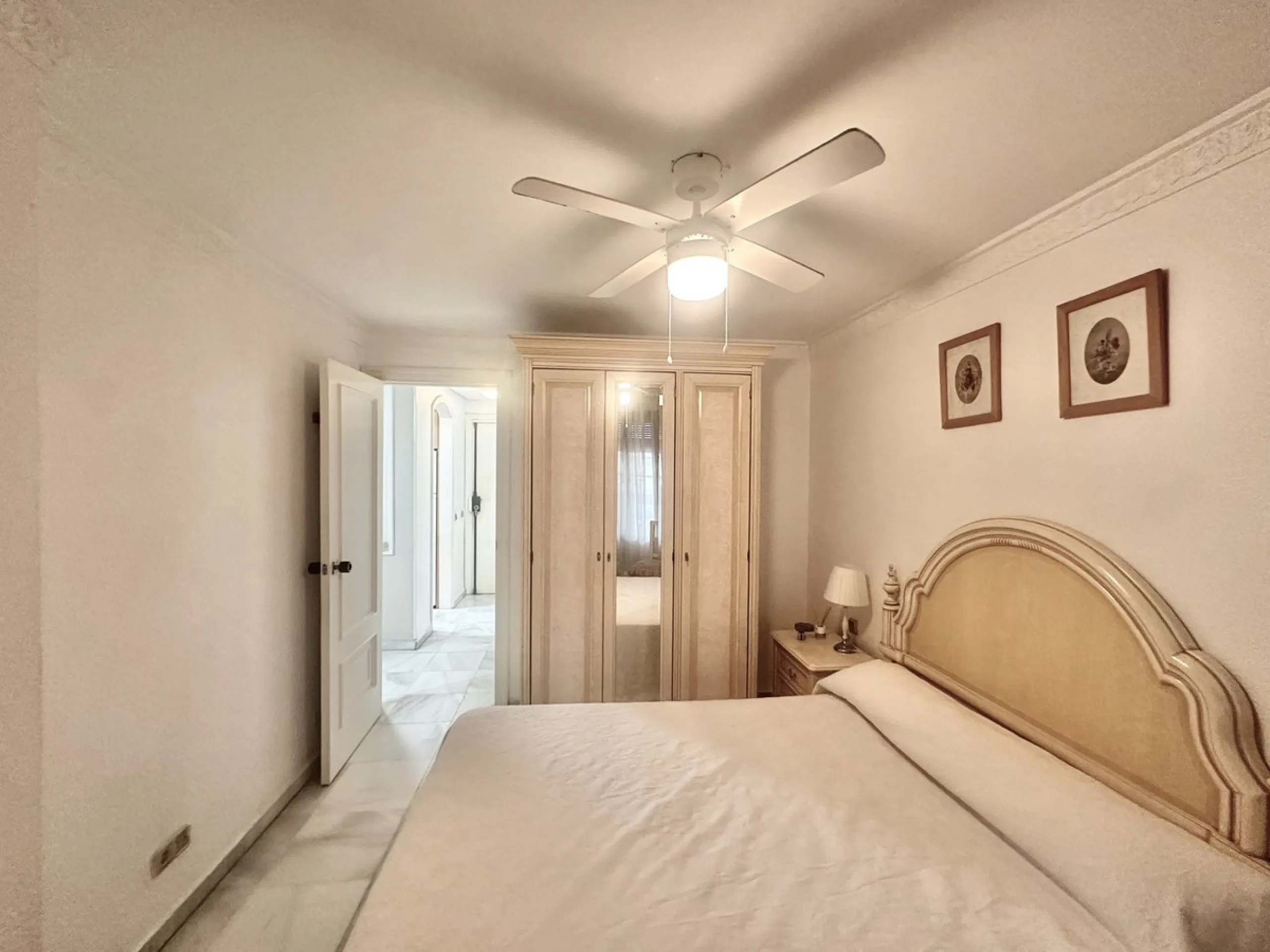 BEACHSIDE GROUND FLOOR APARTMENT – REFORM OPPORTUNITY IN MARBELLA DEL MAR WITH TOURIST LICENSE AND LPO