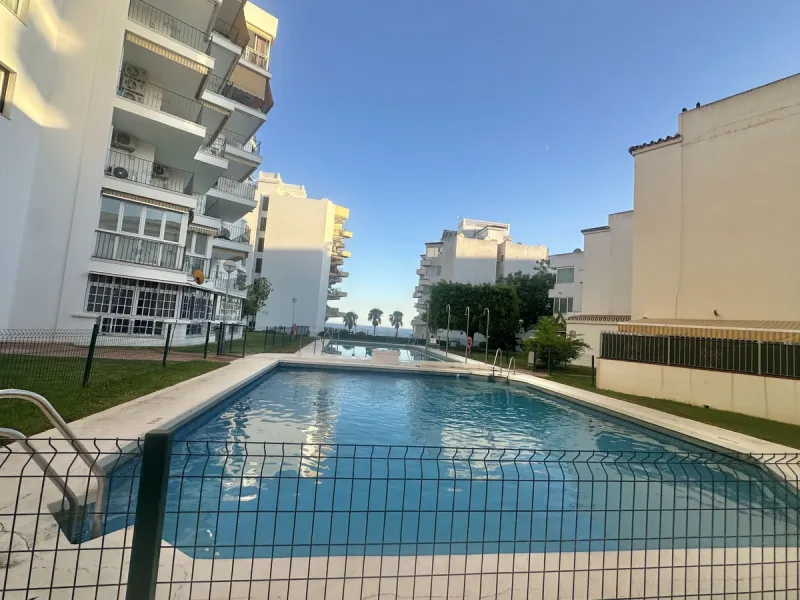BEACHSIDE GROUND FLOOR APARTMENT – REFORM OPPORTUNITY IN MARBELLA DEL MAR WITH TOURIST LICENSE AND LPO