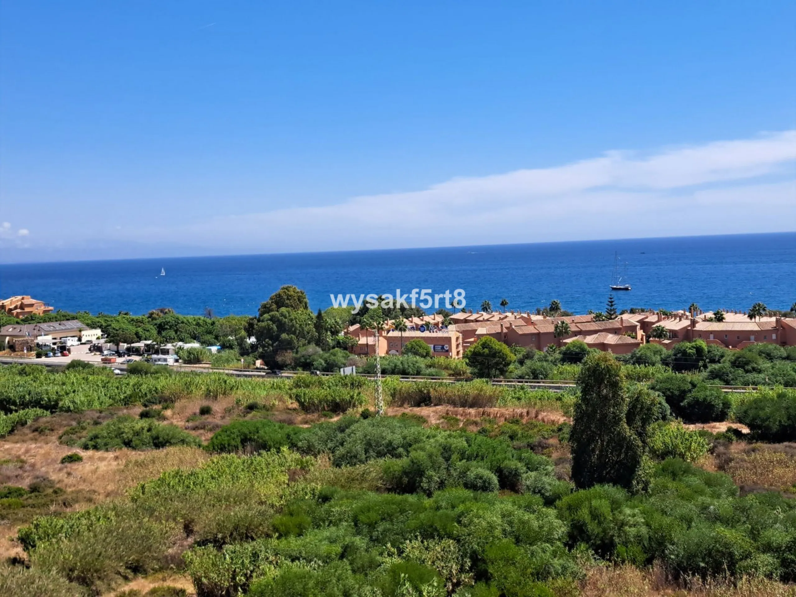 For sale, South East facing middle floor apartment in an established gated community within Los Hidalgos area of La Duquesa, Manilva Costa del Sol, located just 5 minutes from the beach.