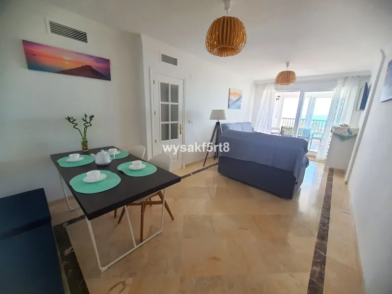 For sale, South East facing middle floor apartment in an established gated community within Los Hidalgos area of La Duquesa, Manilva Costa del Sol, located just 5 minutes from the beach.
