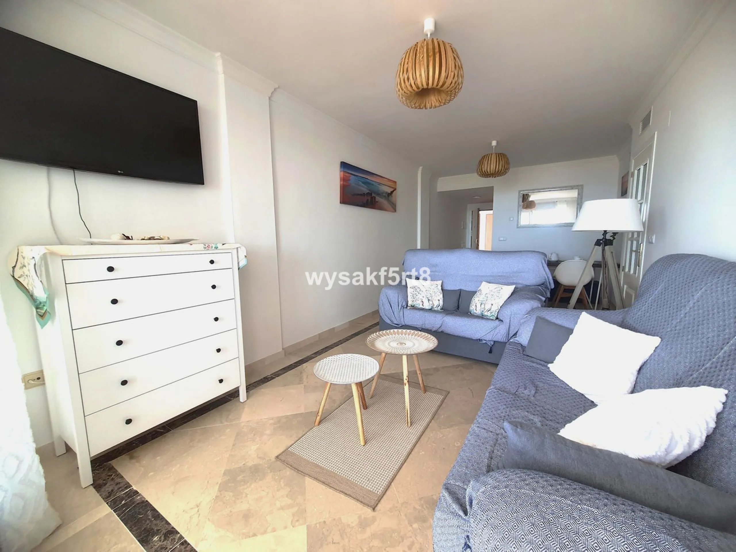 For sale, South East facing middle floor apartment in an established gated community within Los Hidalgos area of La Duquesa, Manilva Costa del Sol, located just 5 minutes from the beach.