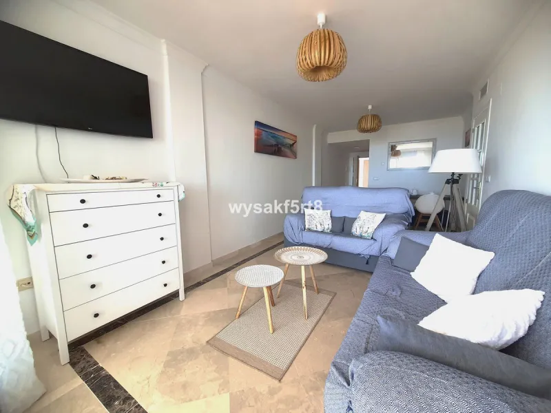 For sale, South East facing middle floor apartment in an established gated community within Los Hidalgos area of La Duquesa, Manilva Costa del Sol, located just 5 minutes from the beach.