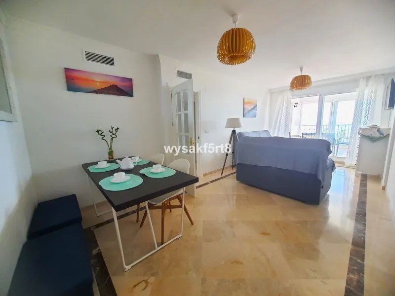 For sale, South East facing middle floor apartment in an established gated community within Los Hidalgos area of La Duquesa, Manilva Costa del Sol, located just 5 minutes from the beach.