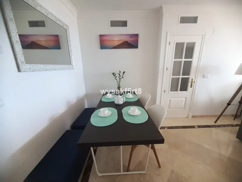 For sale, South East facing middle floor apartment in an established gated community within Los Hidalgos area of La Duquesa, Manilva Costa del Sol, located just 5 minutes from the beach.
