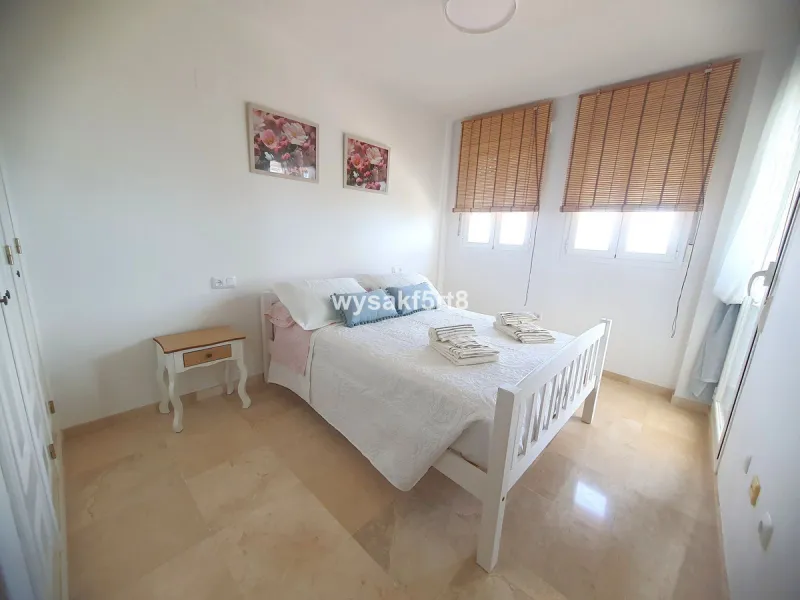 For sale, South East facing middle floor apartment in an established gated community within Los Hidalgos area of La Duquesa, Manilva Costa del Sol, located just 5 minutes from the beach.