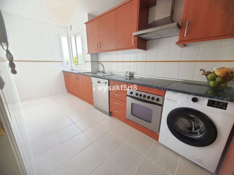 For sale, South East facing middle floor apartment in an established gated community within Los Hidalgos area of La Duquesa, Manilva Costa del Sol, located just 5 minutes from the beach.