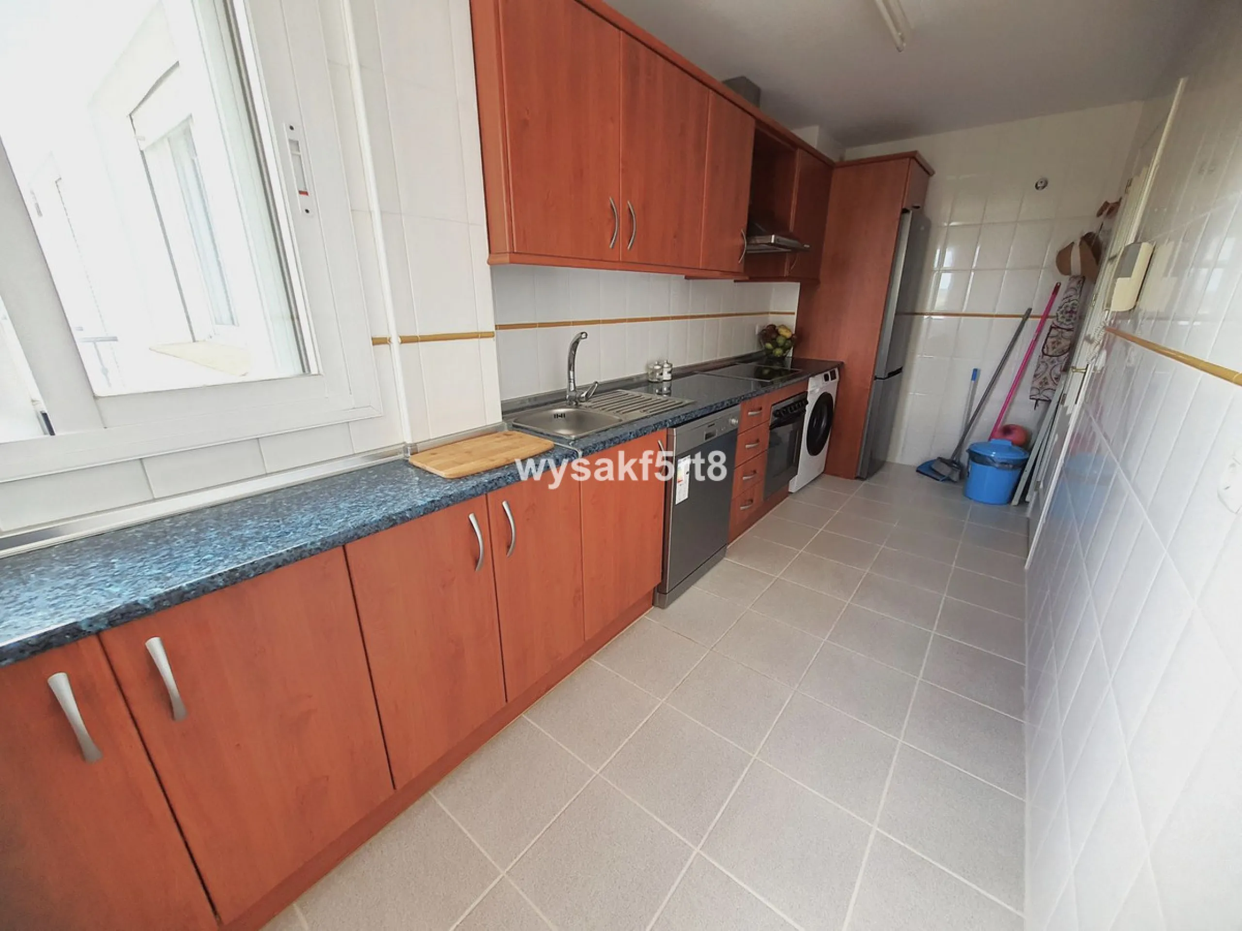 For sale, South East facing middle floor apartment in an established gated community within Los Hidalgos area of La Duquesa, Manilva Costa del Sol, located just 5 minutes from the beach.