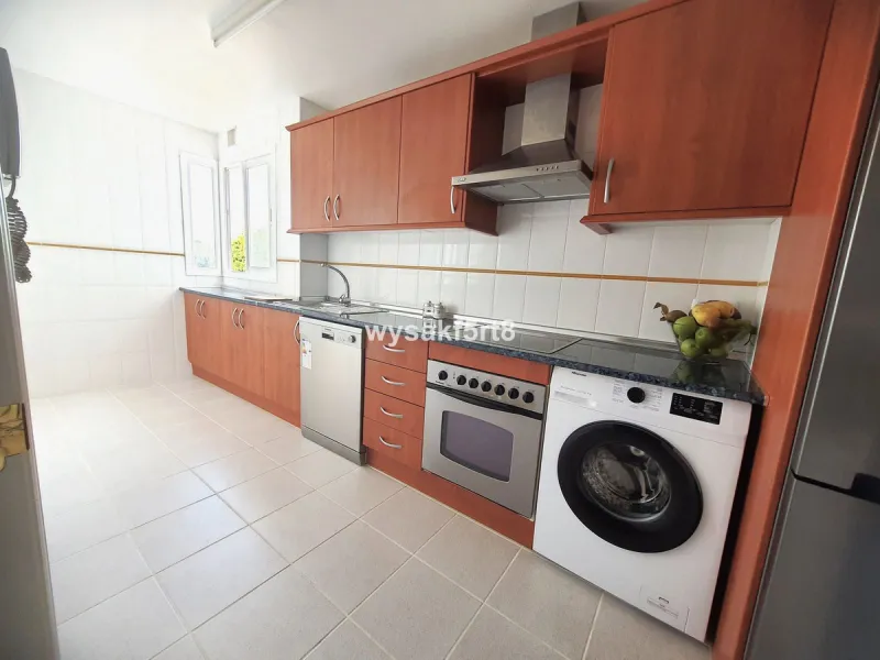 For sale, South East facing middle floor apartment in an established gated community within Los Hidalgos area of La Duquesa, Manilva Costa del Sol, located just 5 minutes from the beach.