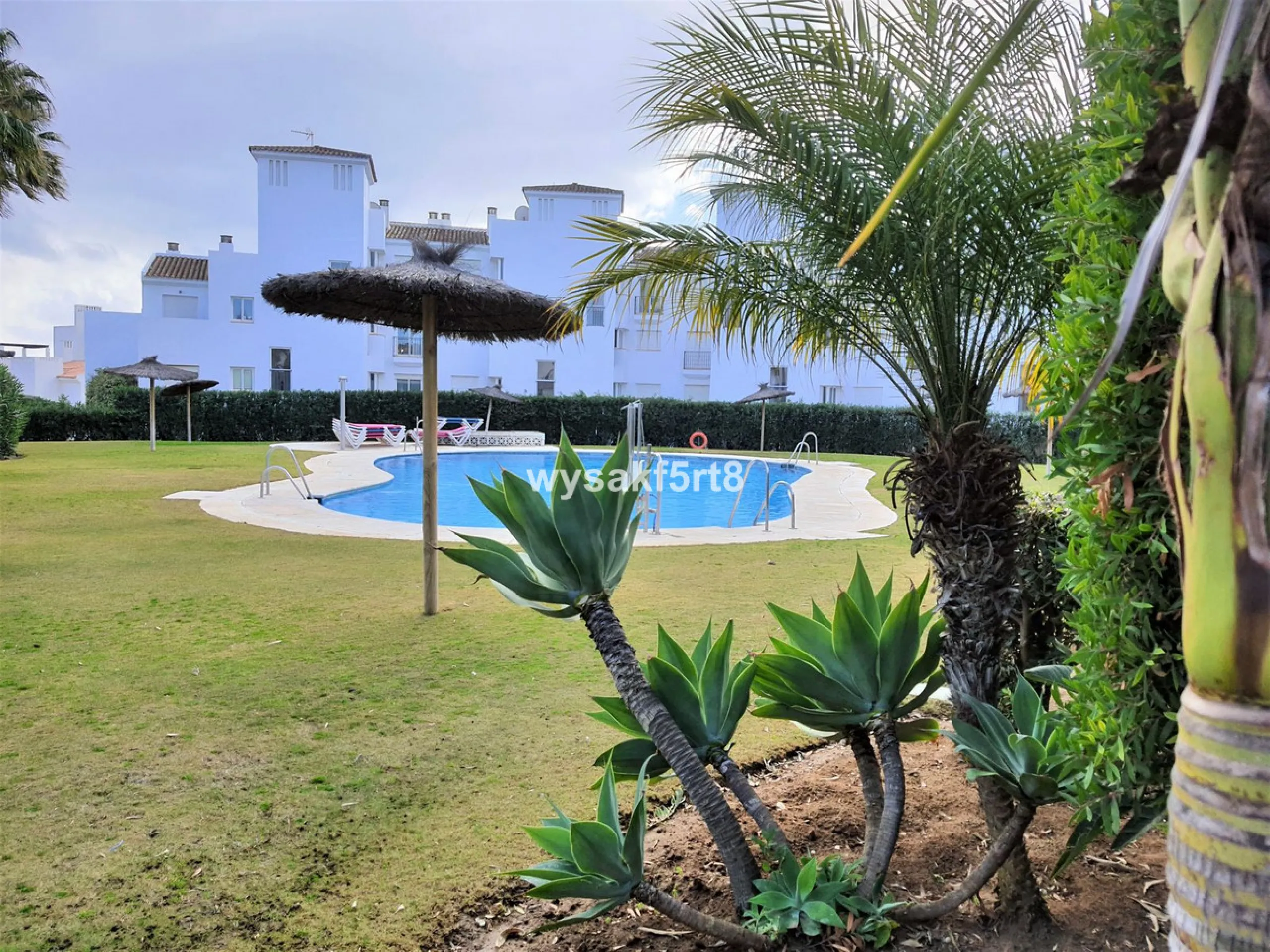 For sale, South East facing middle floor apartment in an established gated community within Los Hidalgos area of La Duquesa, Manilva Costa del Sol, located just 5 minutes from the beach.