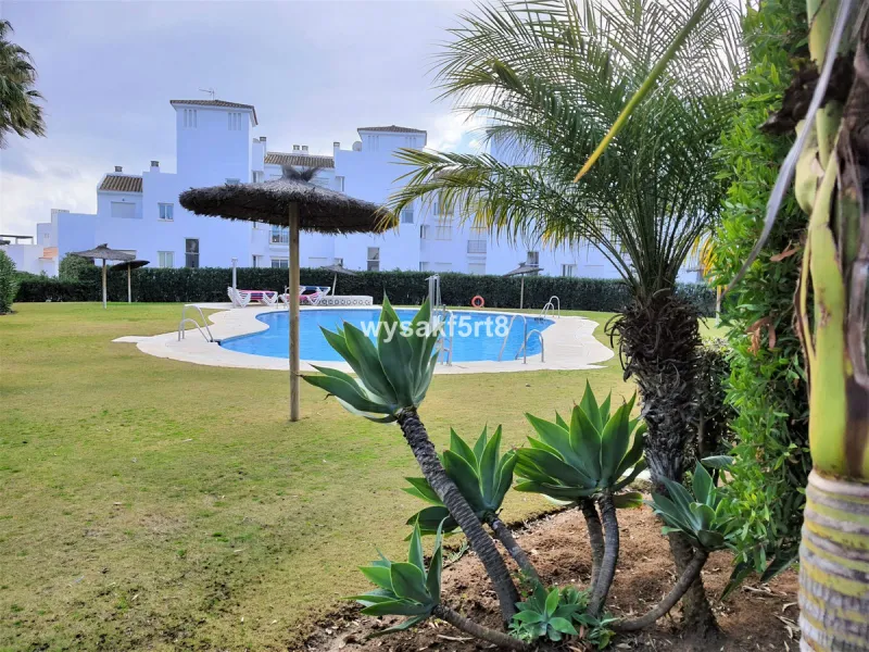 For sale, South East facing middle floor apartment in an established gated community within Los Hidalgos area of La Duquesa, Manilva Costa del Sol, located just 5 minutes from the beach.