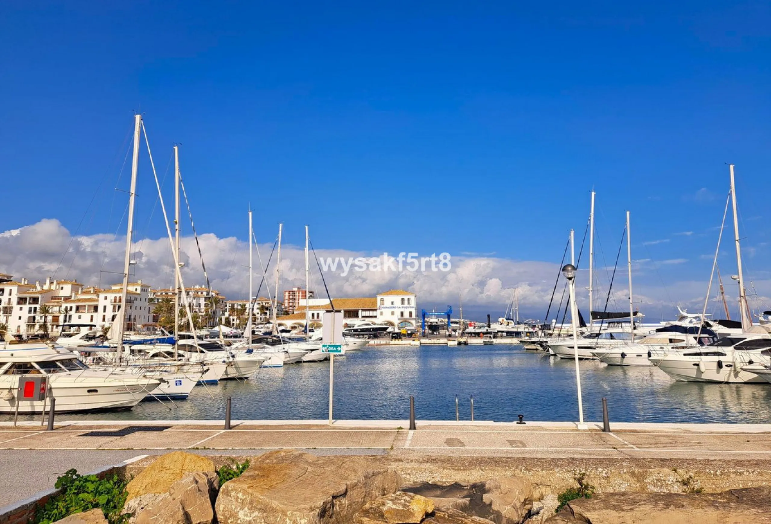 For sale, South East facing middle floor apartment in an established gated community within Los Hidalgos area of La Duquesa, Manilva Costa del Sol, located just 5 minutes from the beach.