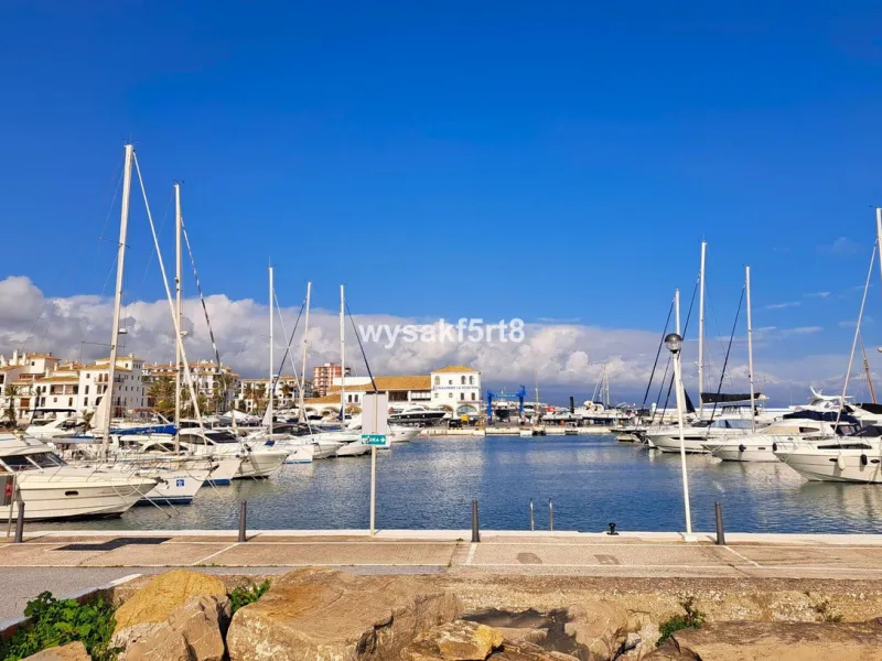 For sale, South East facing middle floor apartment in an established gated community within Los Hidalgos area of La Duquesa, Manilva Costa del Sol, located just 5 minutes from the beach.