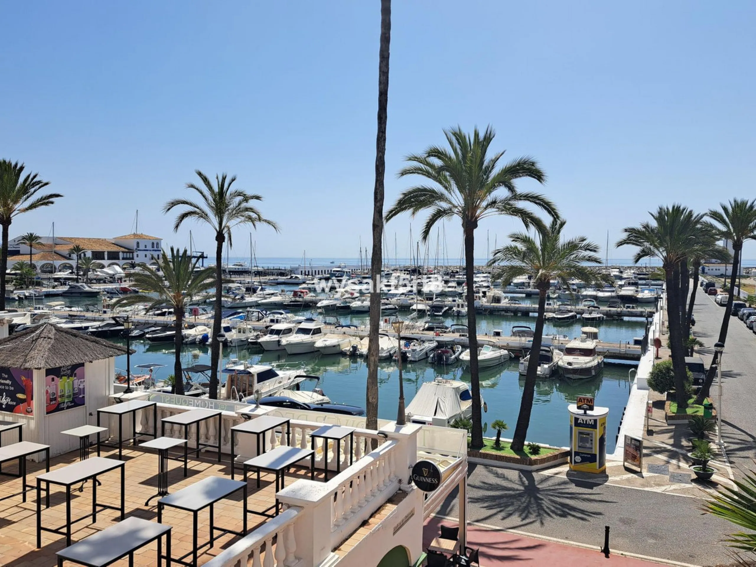 For sale, South East facing middle floor apartment in an established gated community within Los Hidalgos area of La Duquesa, Manilva Costa del Sol, located just 5 minutes from the beach.