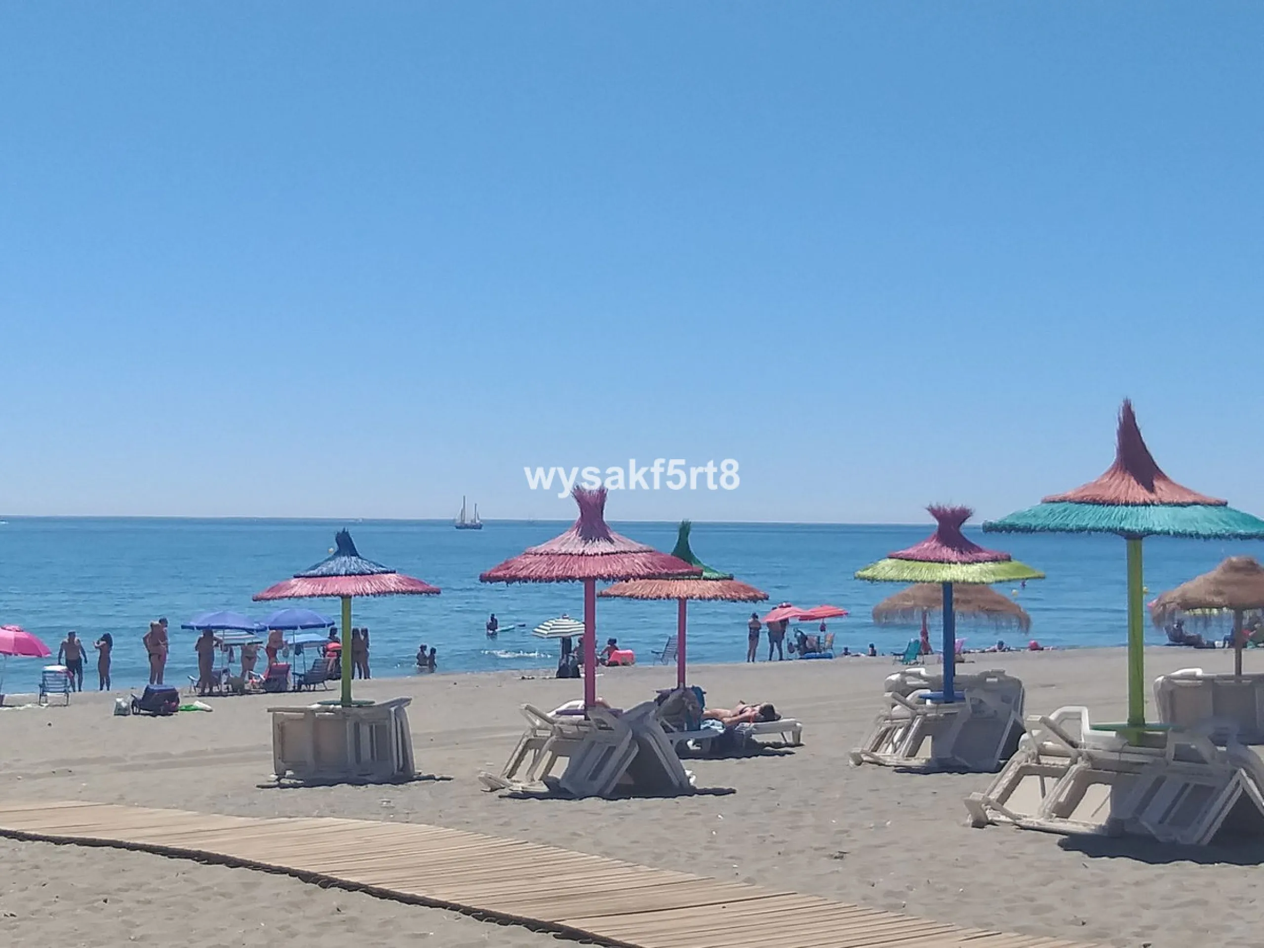 For sale, South East facing middle floor apartment in an established gated community within Los Hidalgos area of La Duquesa, Manilva Costa del Sol, located just 5 minutes from the beach.