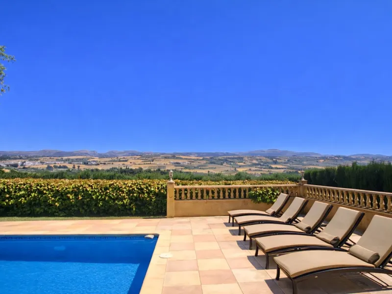 Finca with panoramic views in Ronda with private pool, productive olive grove and Andalusian house · Ideal rural tourism investment