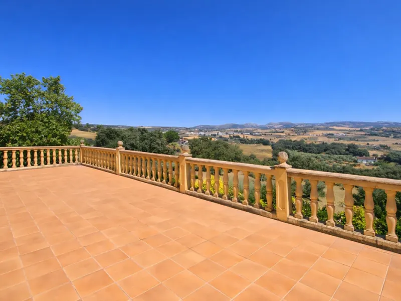 Finca with panoramic views in Ronda with private pool, productive olive grove and Andalusian house · Ideal rural tourism investment