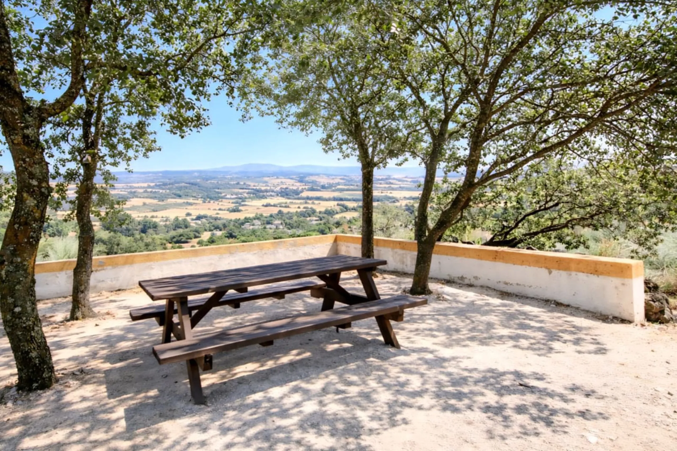 Finca with panoramic views in Ronda with private pool, productive olive grove and Andalusian house · Ideal rural tourism investment