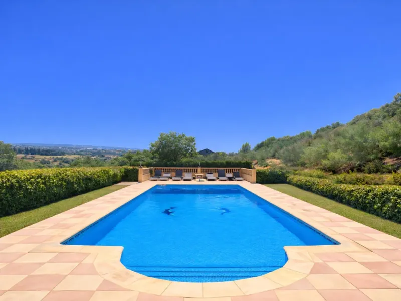 Finca with panoramic views in Ronda with private pool, productive olive grove and Andalusian house · Ideal rural tourism investment