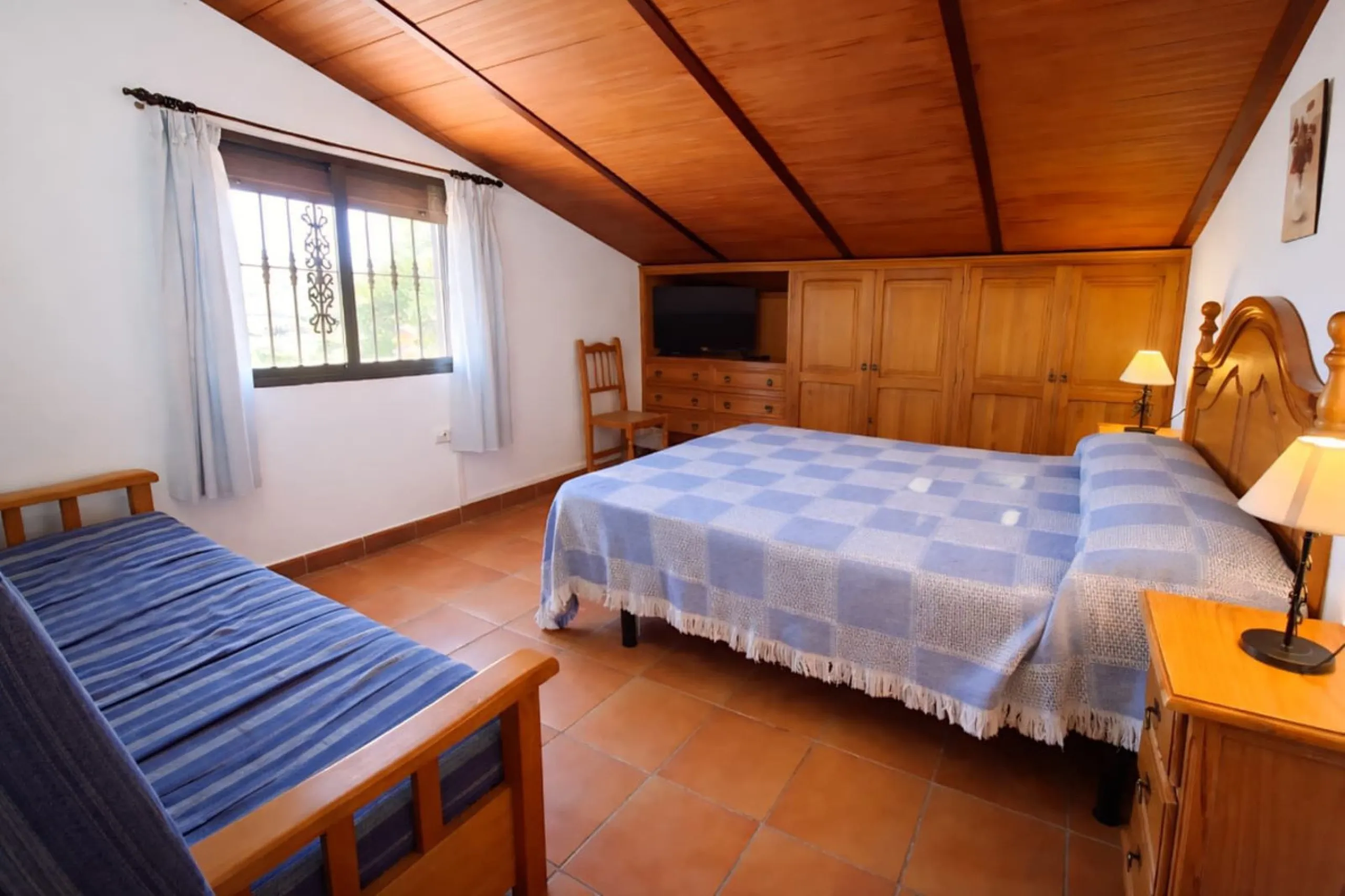 Finca with panoramic views in Ronda with private pool, productive olive grove and Andalusian house · Ideal rural tourism investment