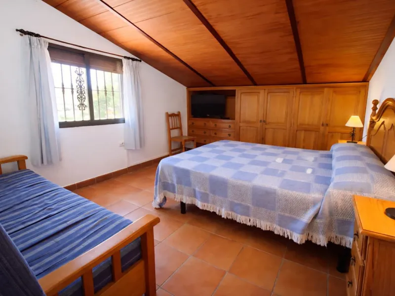 Finca with panoramic views in Ronda with private pool, productive olive grove and Andalusian house · Ideal rural tourism investment