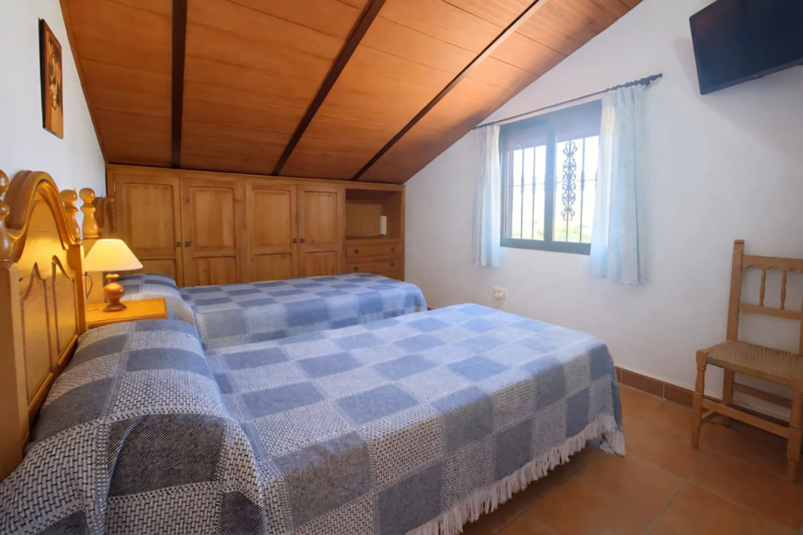 Finca with panoramic views in Ronda with private pool, productive olive grove and Andalusian house · Ideal rural tourism investment