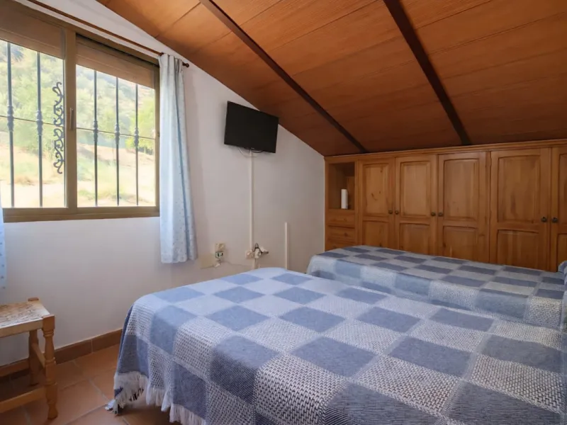 Finca with panoramic views in Ronda with private pool, productive olive grove and Andalusian house · Ideal rural tourism investment