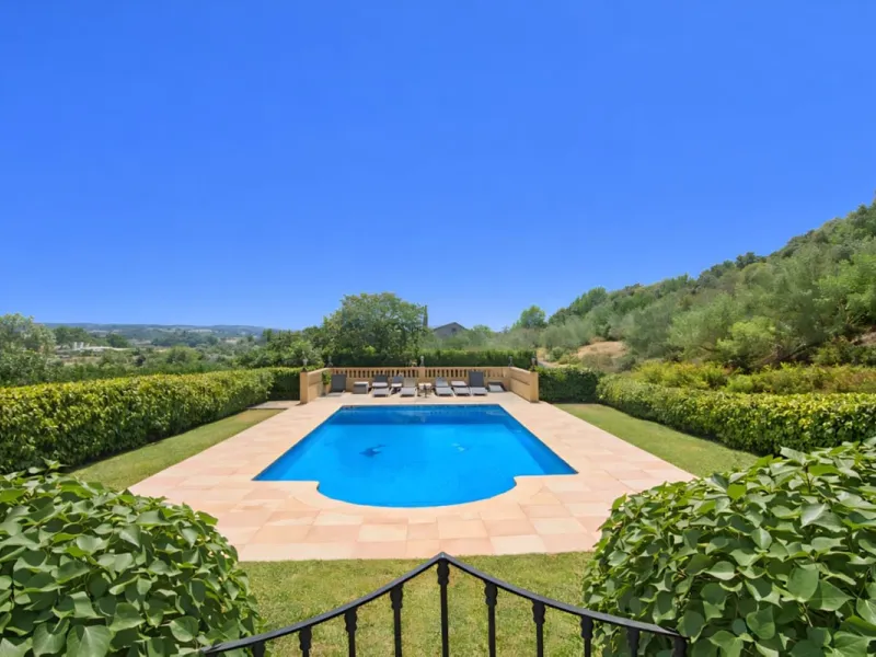Finca with panoramic views in Ronda with private pool, productive olive grove and Andalusian house · Ideal rural tourism investment