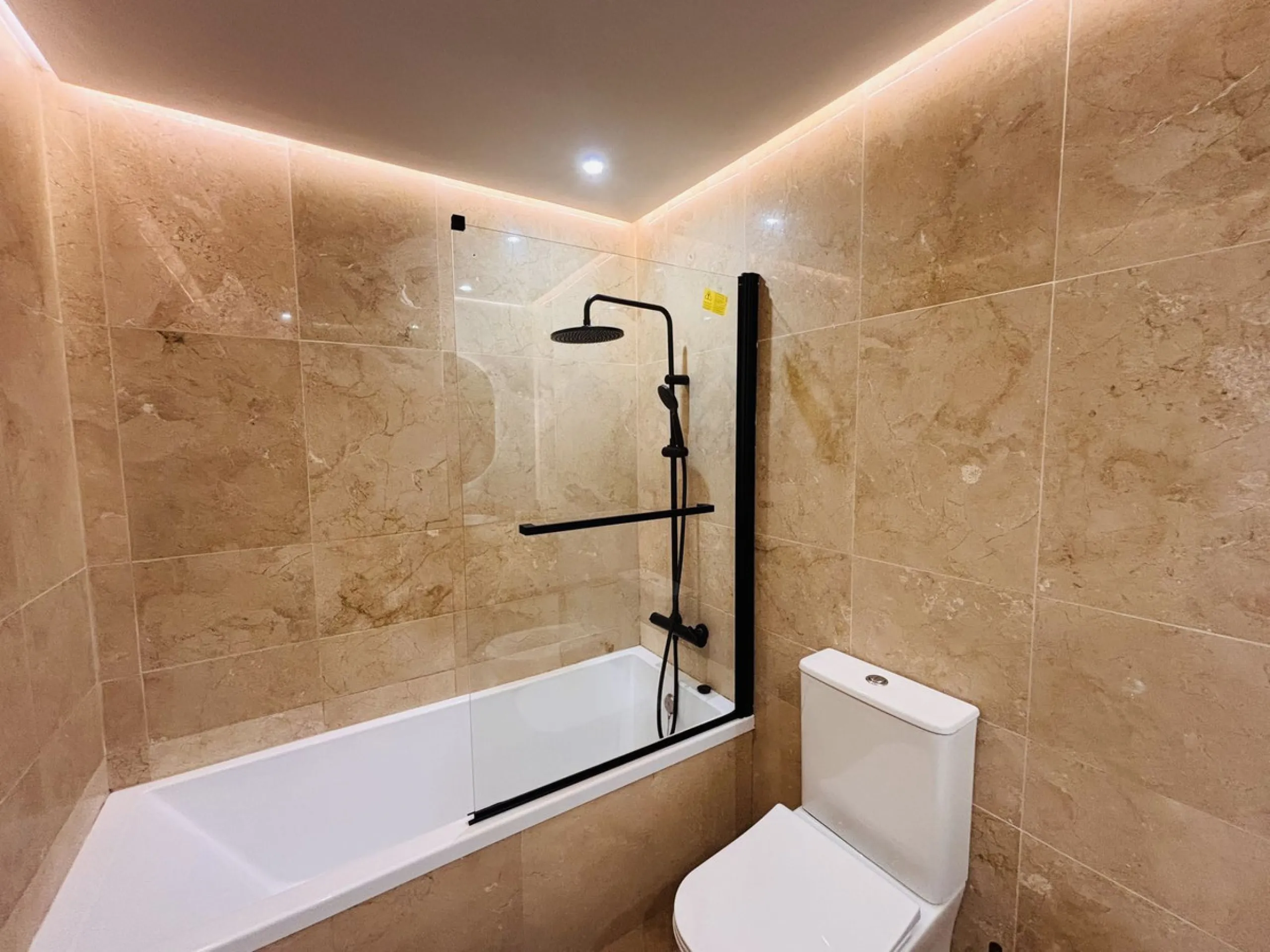 Apartment - Ground Floor Apartment в продаже в Manilva, Málaga. В доме 3 спален и 2 ванных комнат. Площадь дома 157 м²