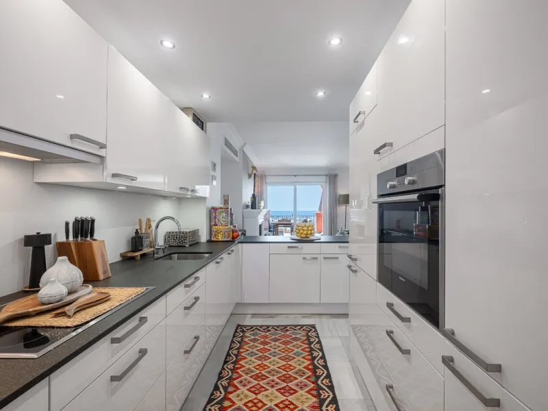 This elegant duplex, set in the prestigious La Quinta area of Benahavís, offers a rare blend of modern comfort and Mediterranean charm. Recently renovated and in excellent condition, the home spans 210 m² and is designed for those who value style and tran