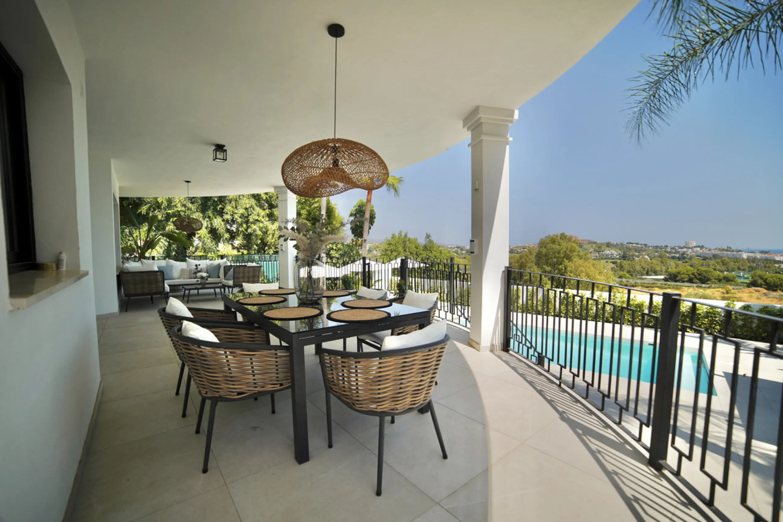 House - Detached Villa в продаже в Benahavís, Málaga. В доме 5 спален и 5 ванных комнат. Площадь дома 386 м². Площадь участка 765 м²