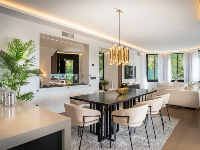 House - Detached Villa в продаже в Benahavís, Málaga. В доме 5 спален и 5 ванных комнат. Площадь дома 386 м². Площадь участка 765 м²