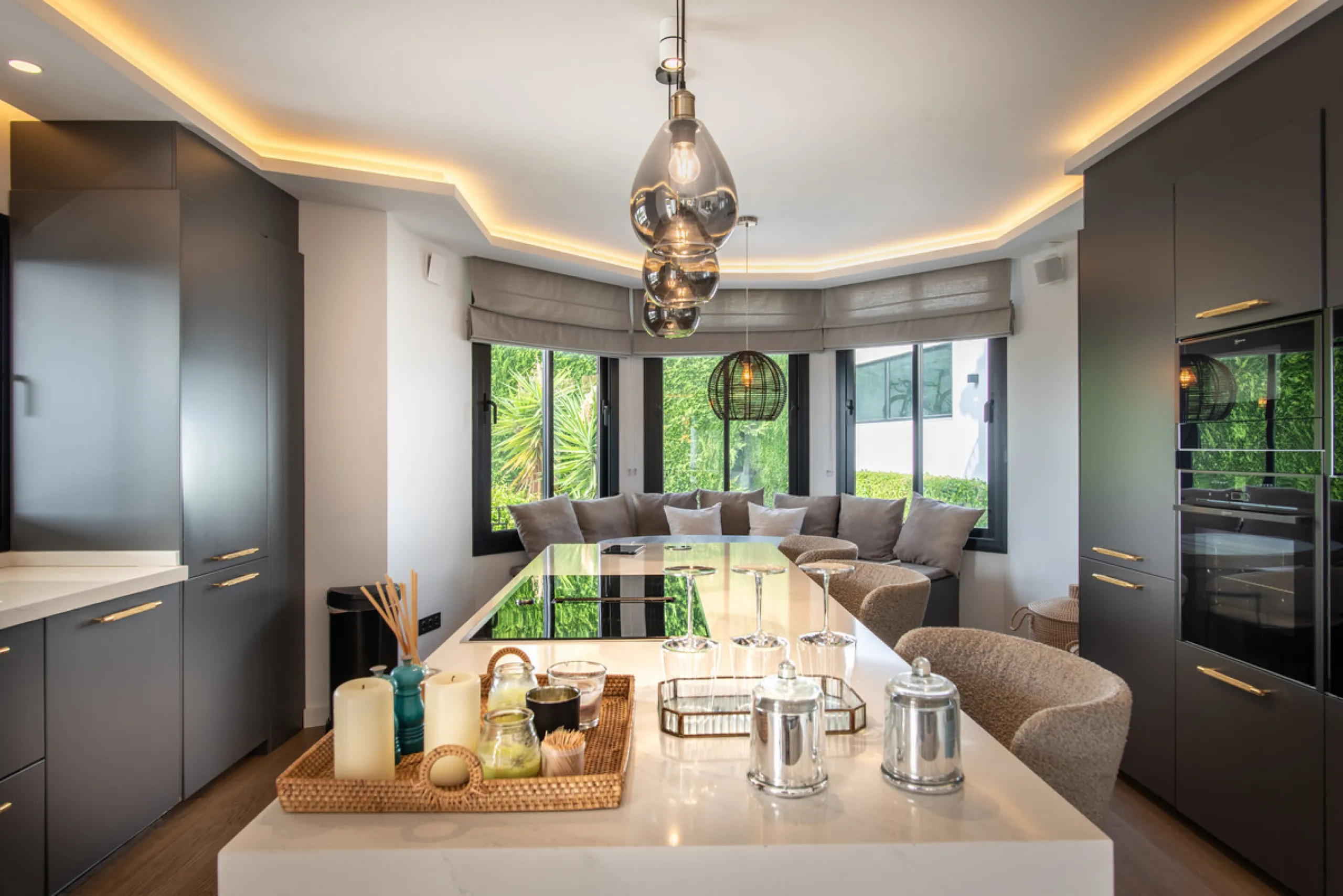 House - Detached Villa в продаже в Benahavís, Málaga. В доме 5 спален и 5 ванных комнат. Площадь дома 386 м². Площадь участка 765 м²
