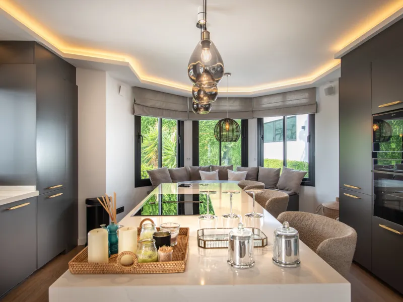 House - Detached Villa в продаже в Benahavís, Málaga. В доме 5 спален и 5 ванных комнат. Площадь дома 386 м². Площадь участка 765 м²