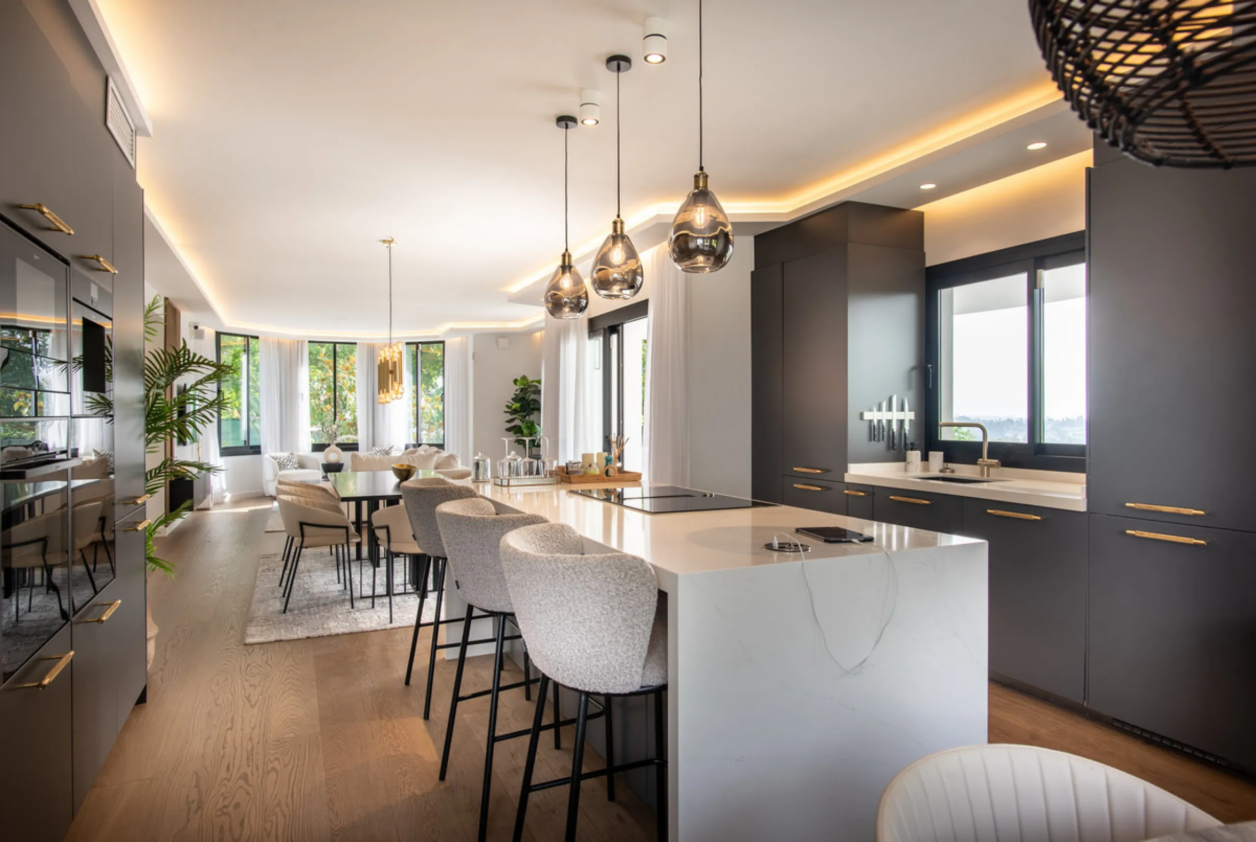 House - Detached Villa в продаже в Benahavís, Málaga. В доме 5 спален и 5 ванных комнат. Площадь дома 386 м². Площадь участка 765 м²