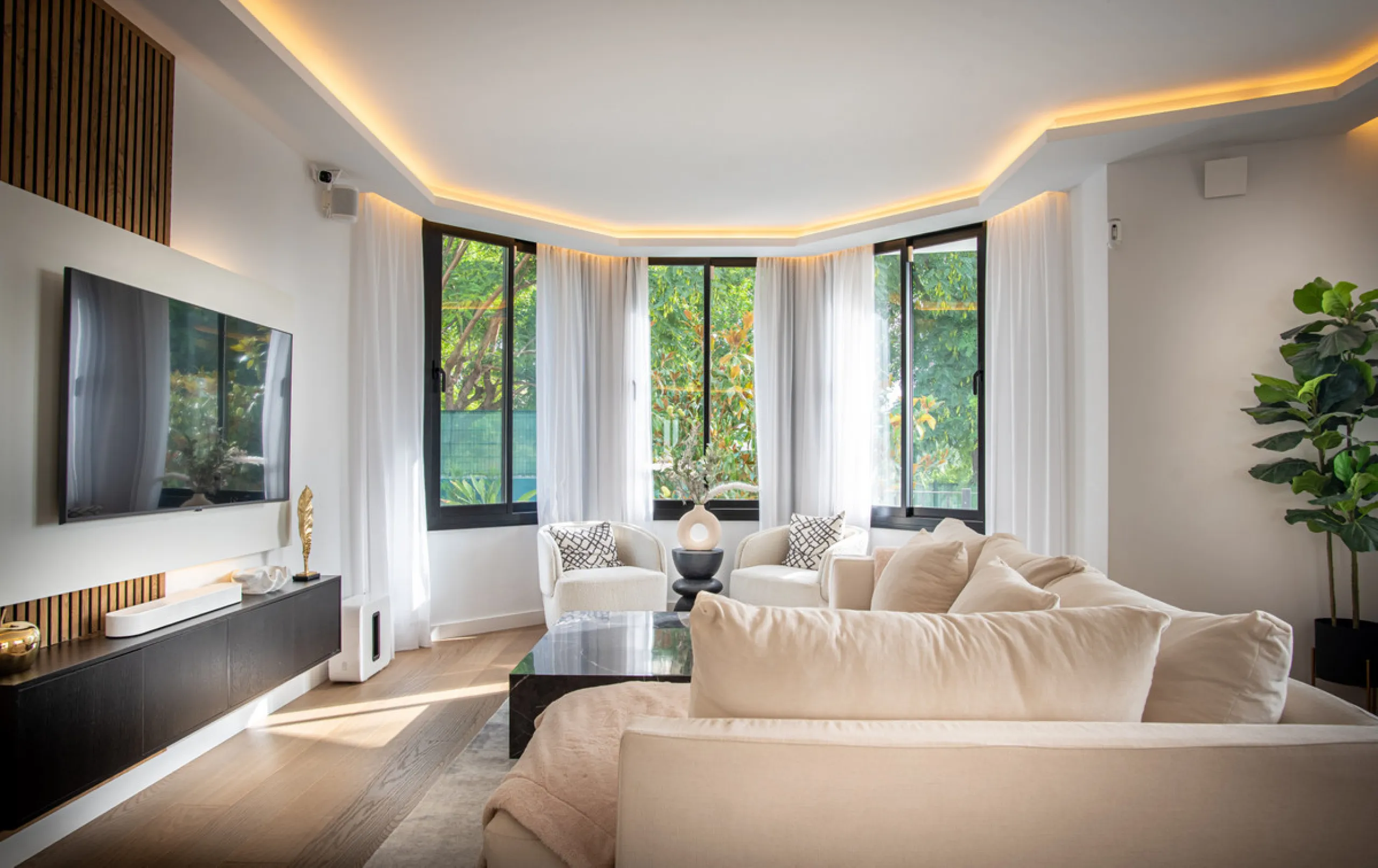 House - Detached Villa в продаже в Benahavís, Málaga. В доме 5 спален и 5 ванных комнат. Площадь дома 386 м². Площадь участка 765 м²
