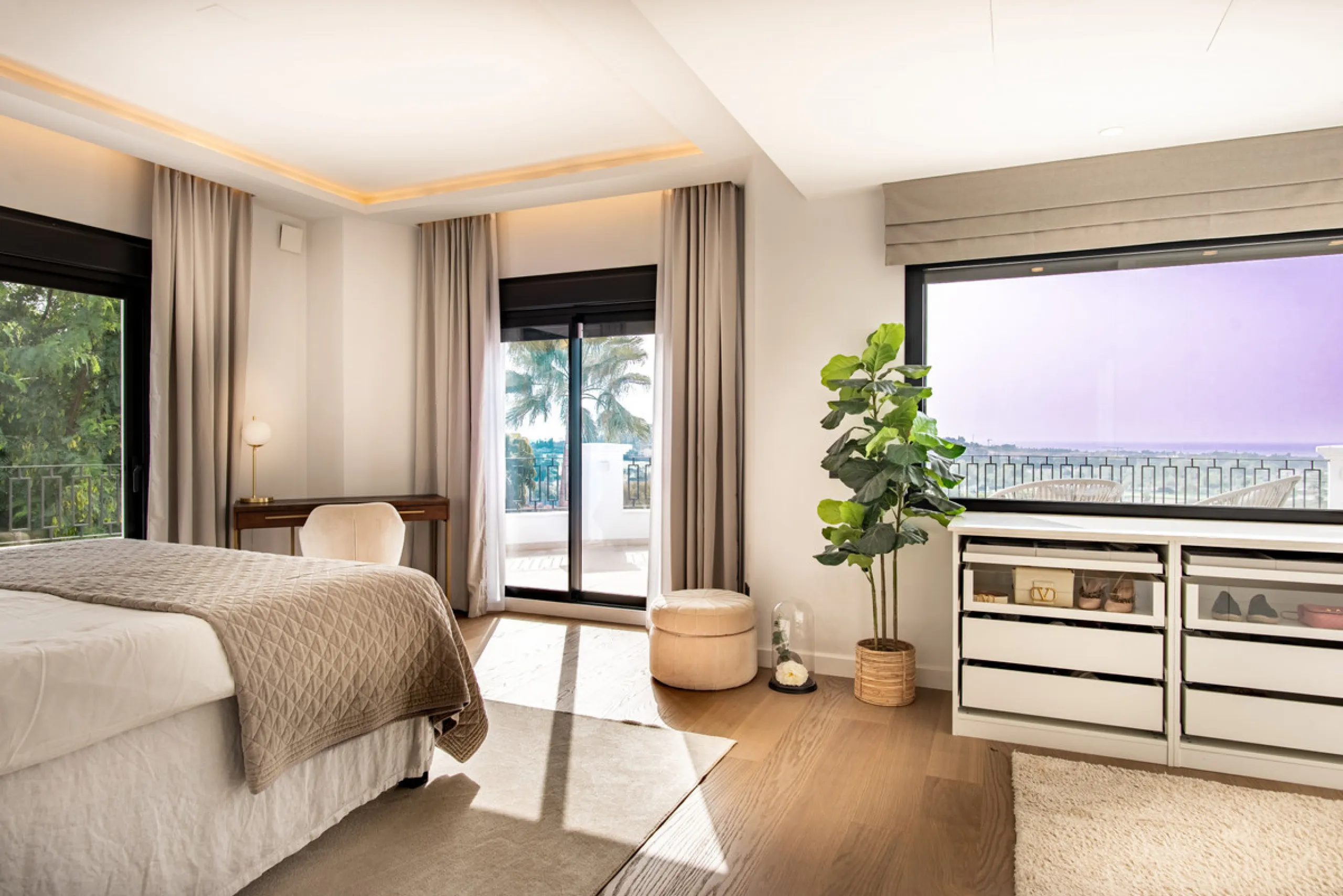 House - Detached Villa в продаже в Benahavís, Málaga. В доме 5 спален и 5 ванных комнат. Площадь дома 386 м². Площадь участка 765 м²