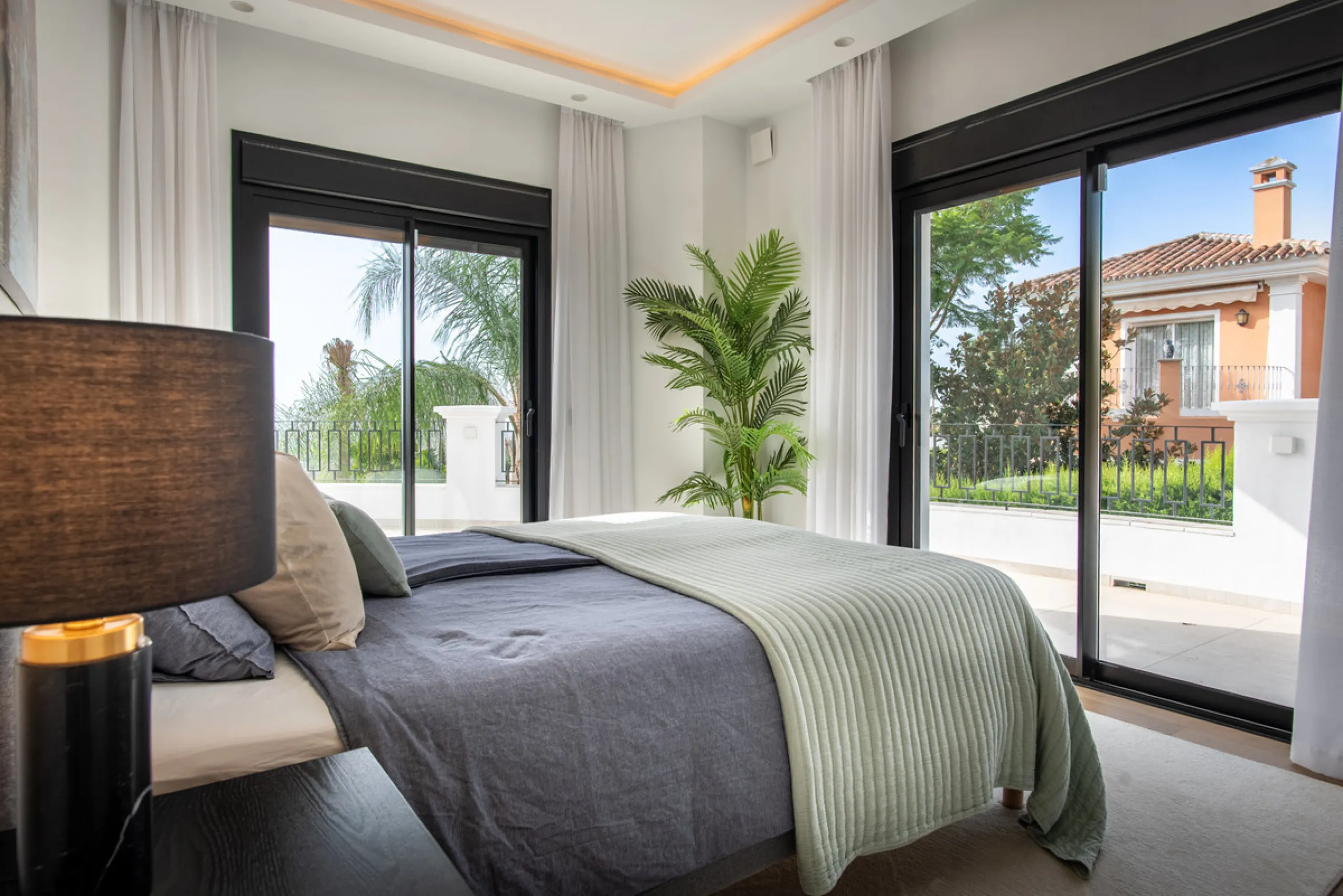 House - Detached Villa в продаже в Benahavís, Málaga. В доме 5 спален и 5 ванных комнат. Площадь дома 386 м². Площадь участка 765 м²