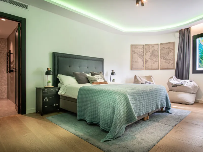 House - Detached Villa в продаже в Benahavís, Málaga. В доме 5 спален и 5 ванных комнат. Площадь дома 386 м². Площадь участка 765 м²