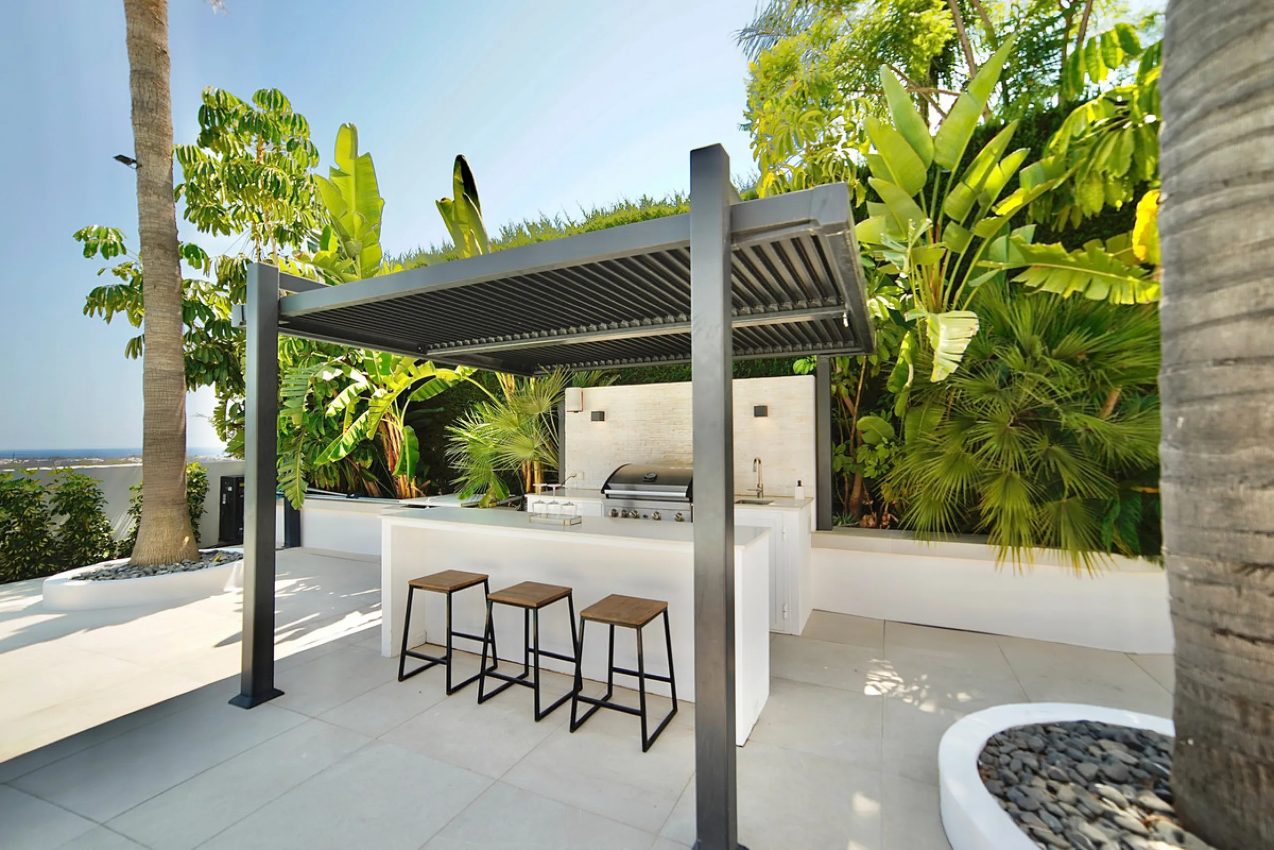 House - Detached Villa в продаже в Benahavís, Málaga. В доме 5 спален и 5 ванных комнат. Площадь дома 386 м². Площадь участка 765 м²